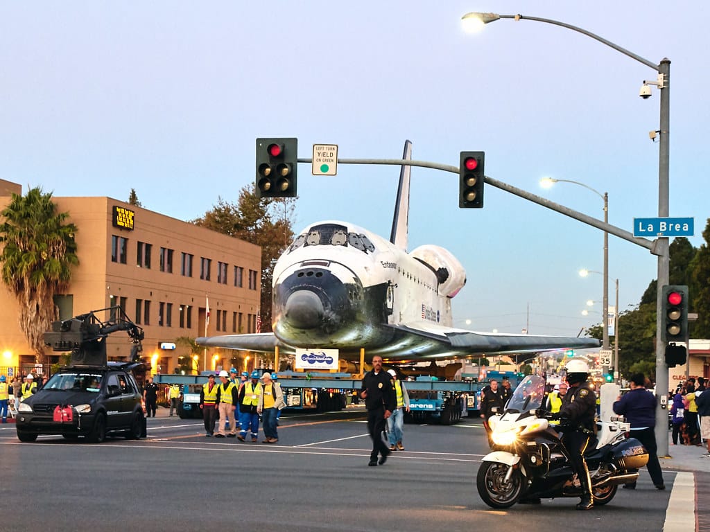 Senator Slams Texas Officials Over Alleged Attempt to "Steal" Space Shuttle from Smithsonian