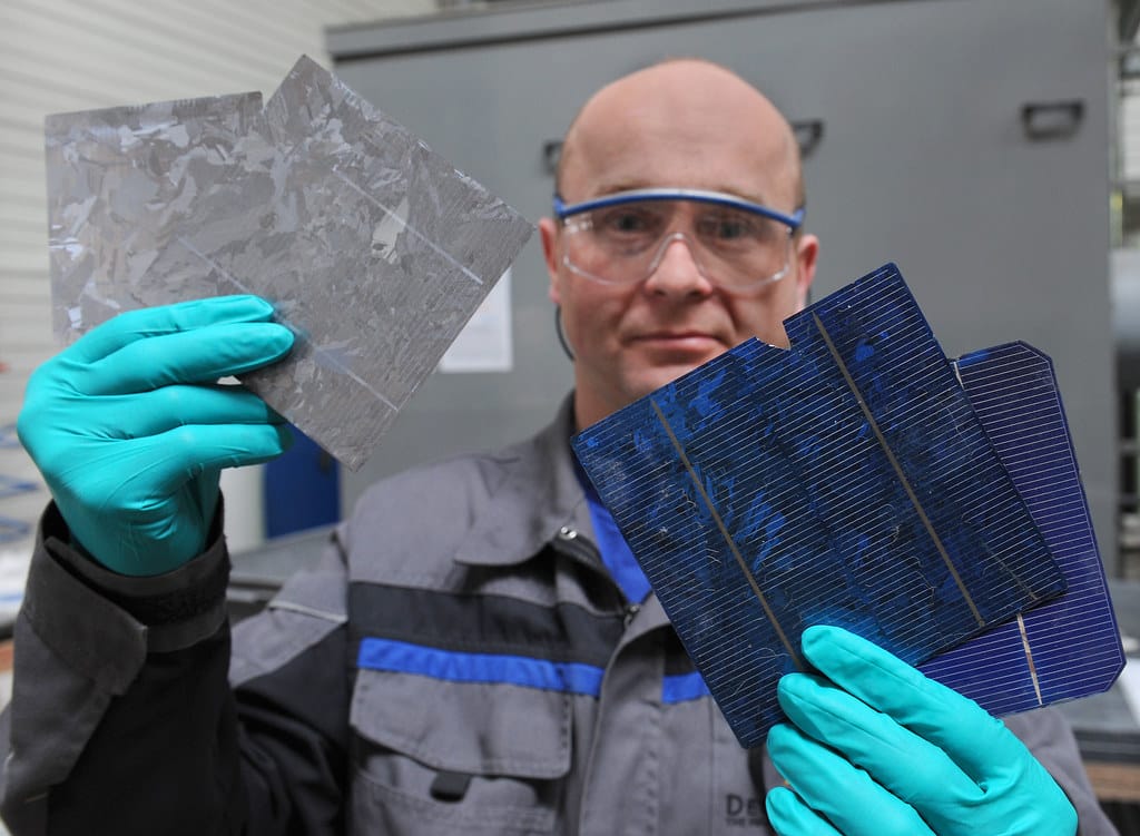 China's Solar Titans Cut 100,000 Jobs as Industry Boom Meets Reality Check
