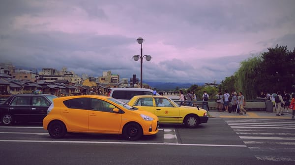Why Americans Are Choosing Hybrids Over EVs — And What Comes Next